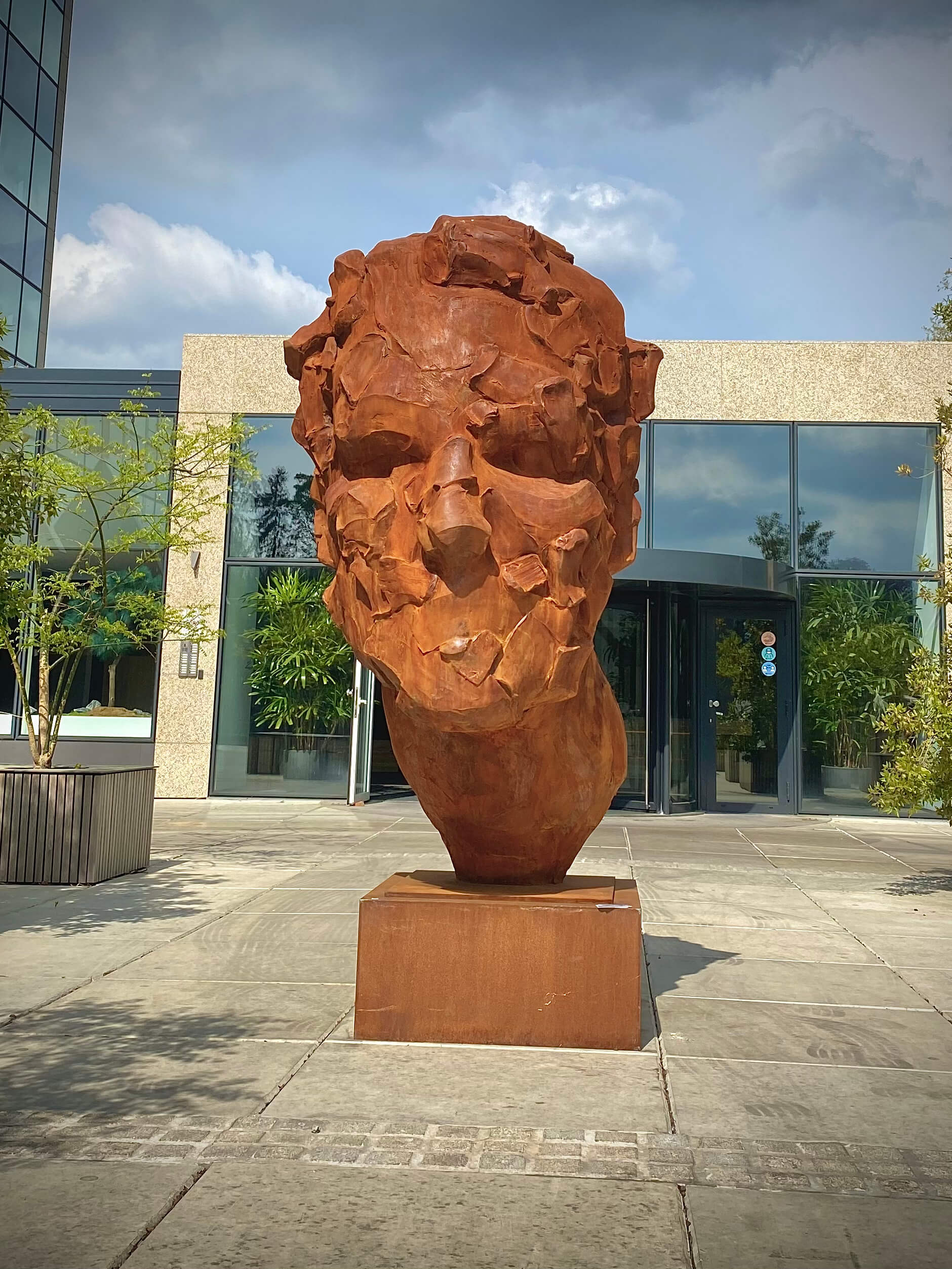 Epicène, composite de fer, 300 cm, Catherine Thiry, Sculpteur belge