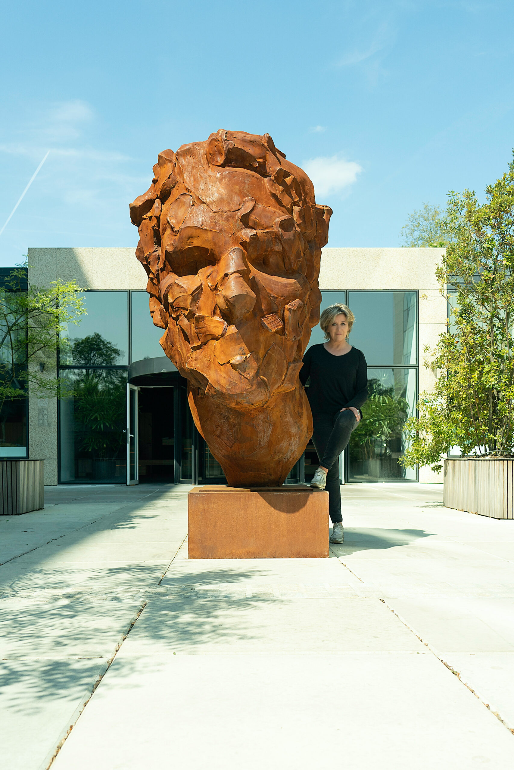 Epicène, composite de fer, 300 cm, Catherine Thiry, Sculpteur belge