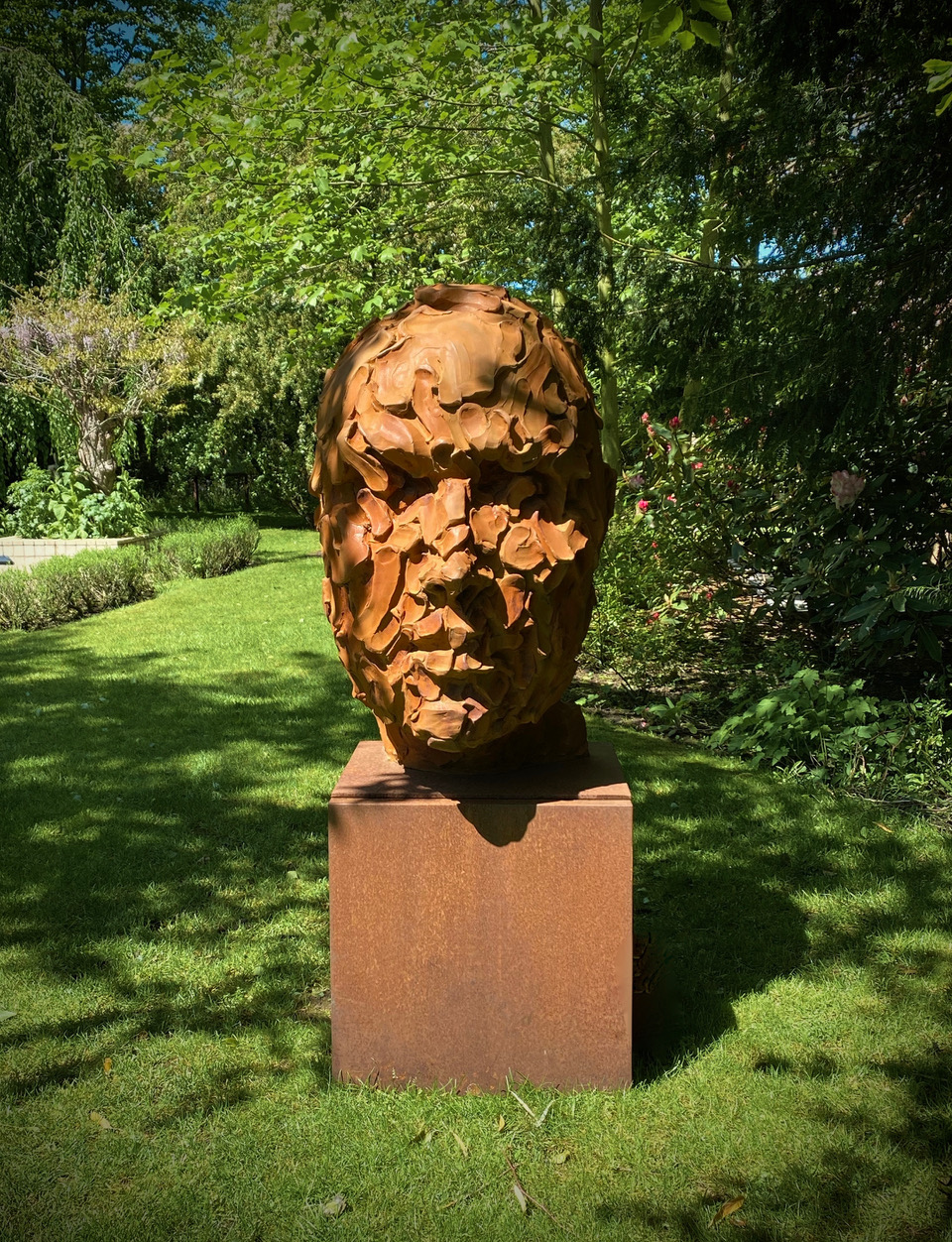 Le Cador, composite de fer, sculpture monumentale, Catherine Thiry, sculpteur, artiste belge