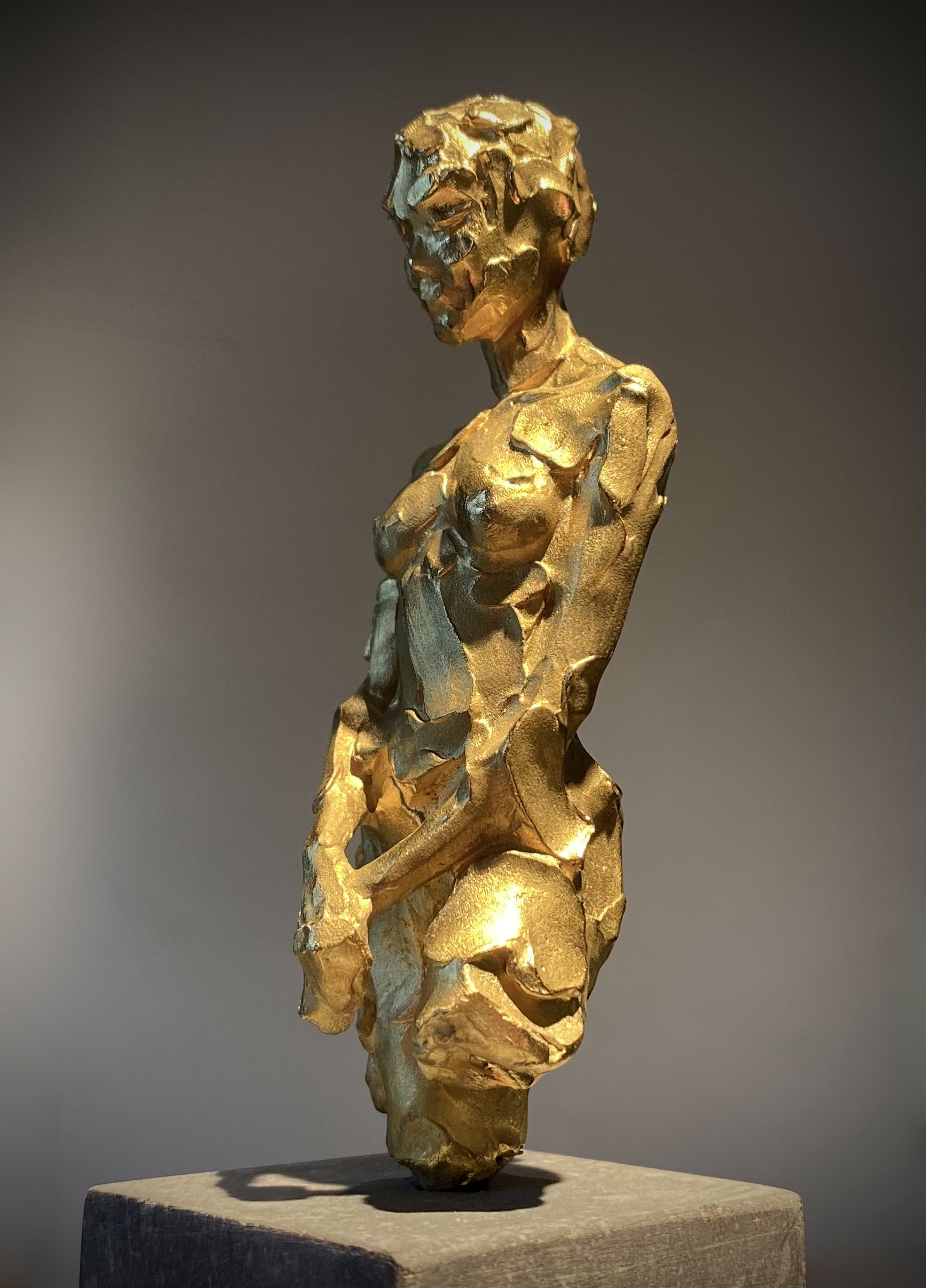 Catherine Thiry, sculpteur, artiste, miniature La Petite , bronze plaqué or