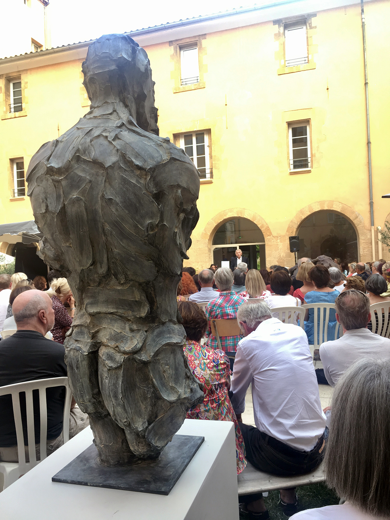 Sagace, Flaneries d'Aix en Provence. Andrea Ferreol, Patrick Poivre d'Arvor.